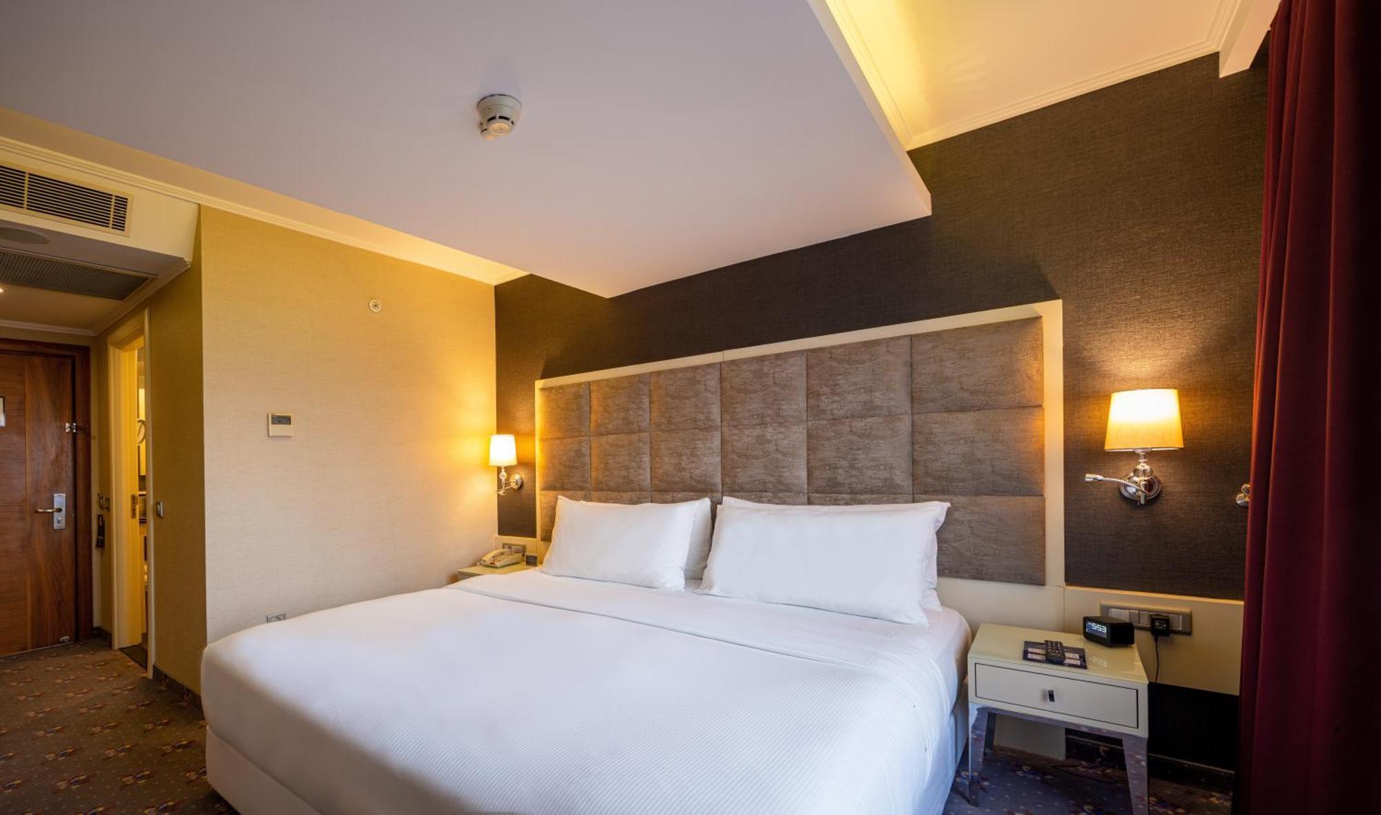 Hotel Doubletree By Hilton Izmir - Alsancak Exterior foto