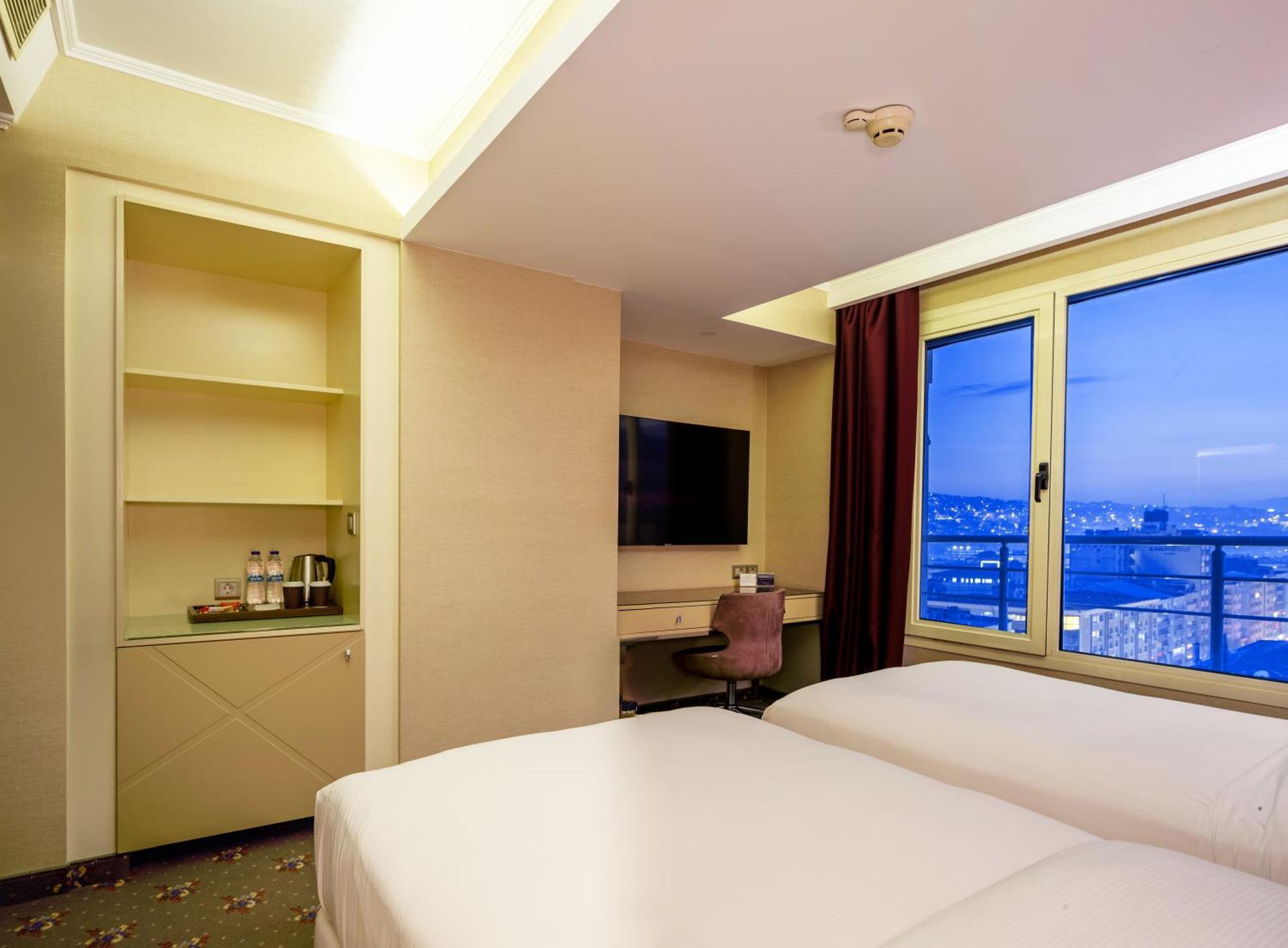 Hotel Doubletree By Hilton Izmir - Alsancak Exterior foto
