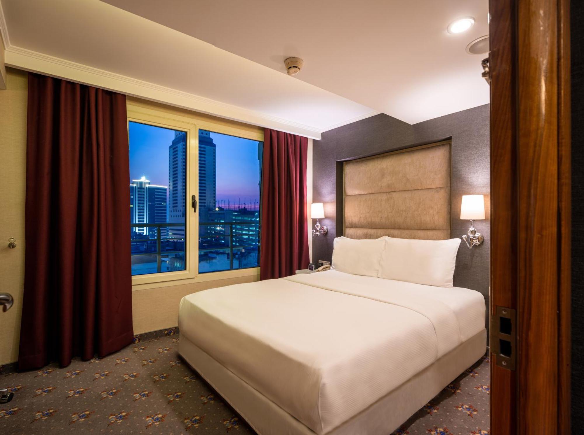 Hotel Doubletree By Hilton Izmir - Alsancak Exterior foto