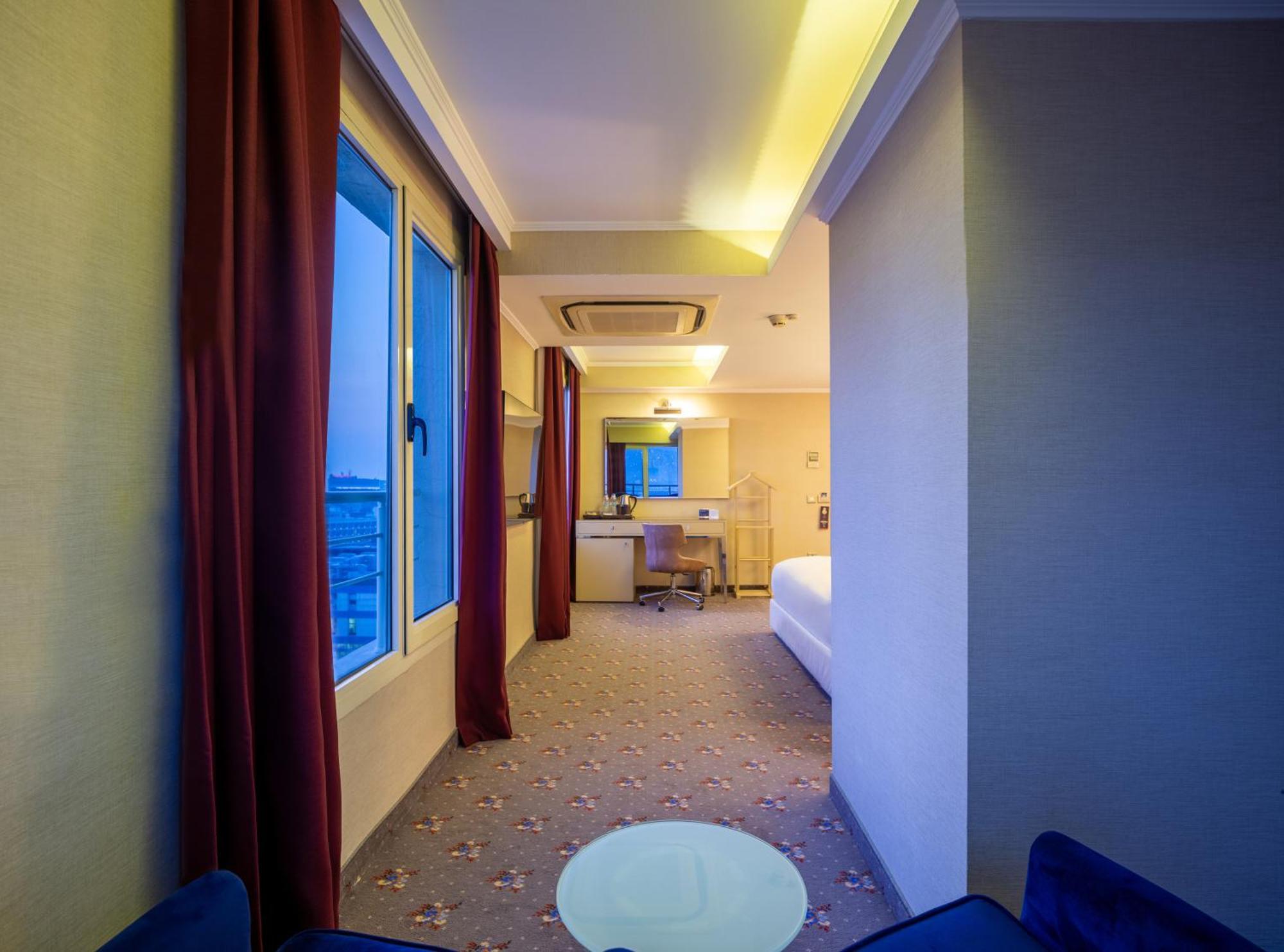 Hotel Doubletree By Hilton Izmir - Alsancak Exterior foto