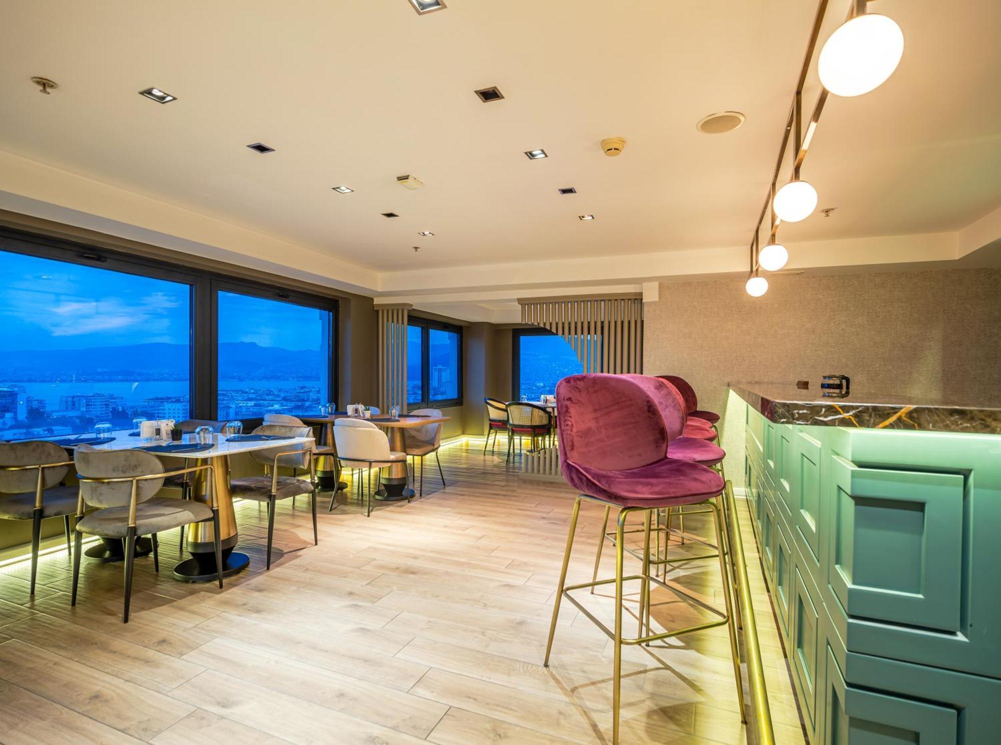 Hotel Doubletree By Hilton Izmir - Alsancak Exterior foto