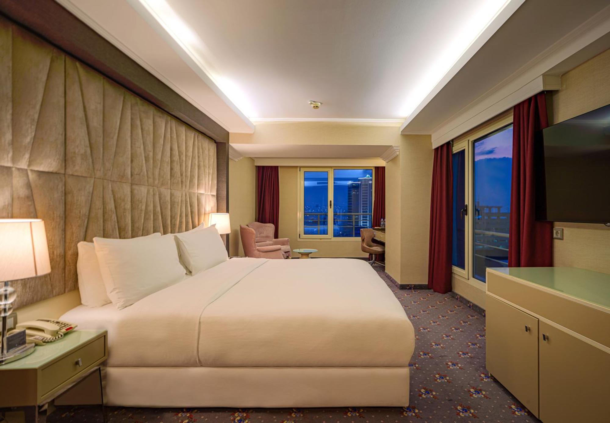 Hotel Doubletree By Hilton Izmir - Alsancak Exterior foto