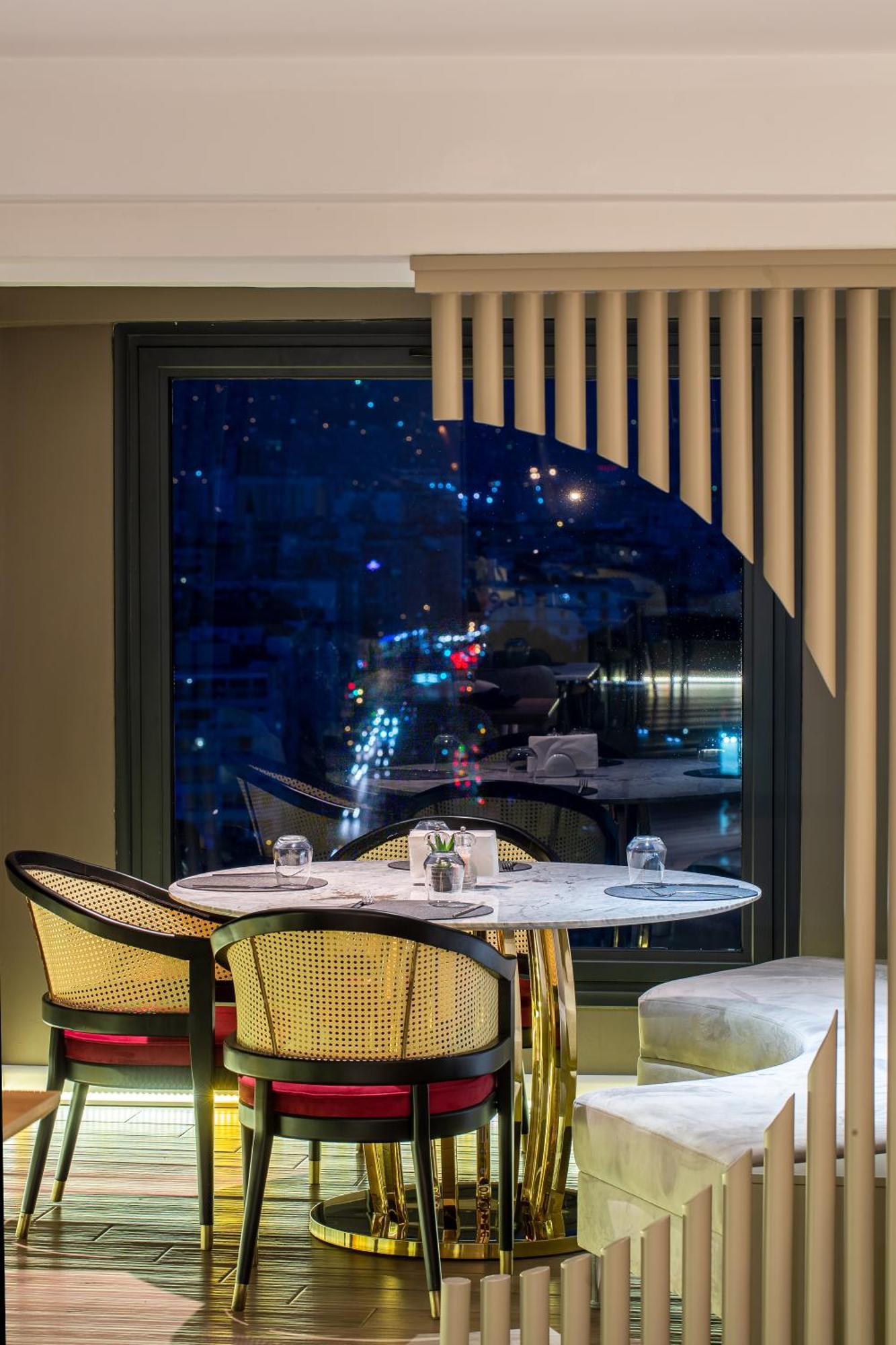 Hotel Doubletree By Hilton Izmir - Alsancak Exterior foto