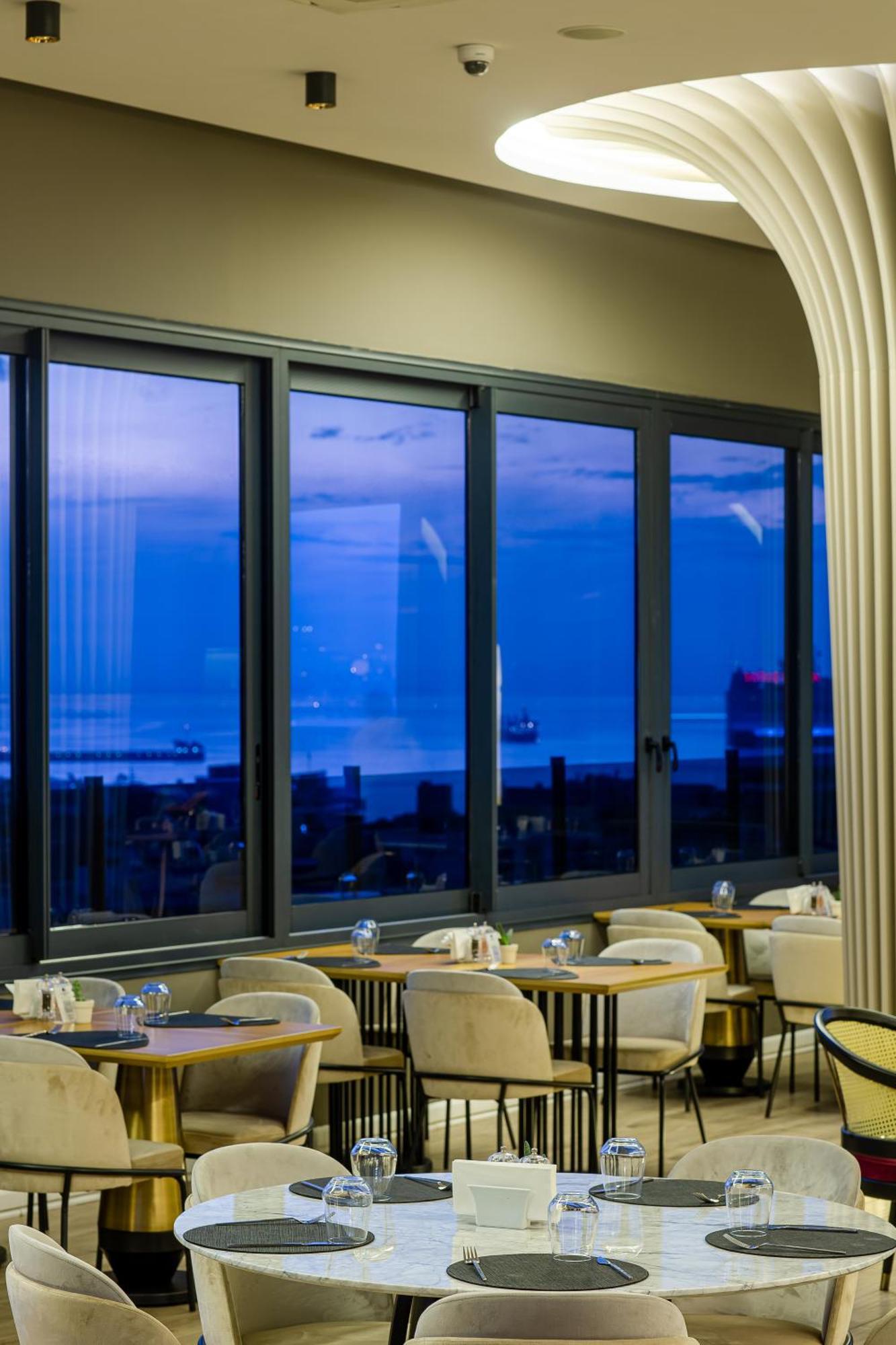 Hotel Doubletree By Hilton Izmir - Alsancak Exterior foto