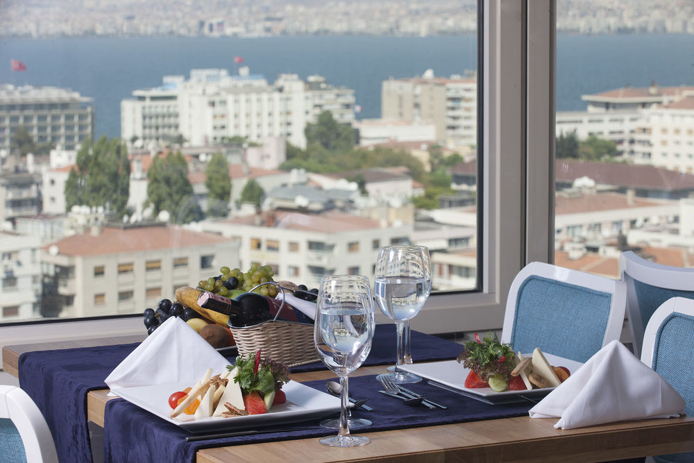 Hotel Doubletree By Hilton Izmir - Alsancak Exterior foto