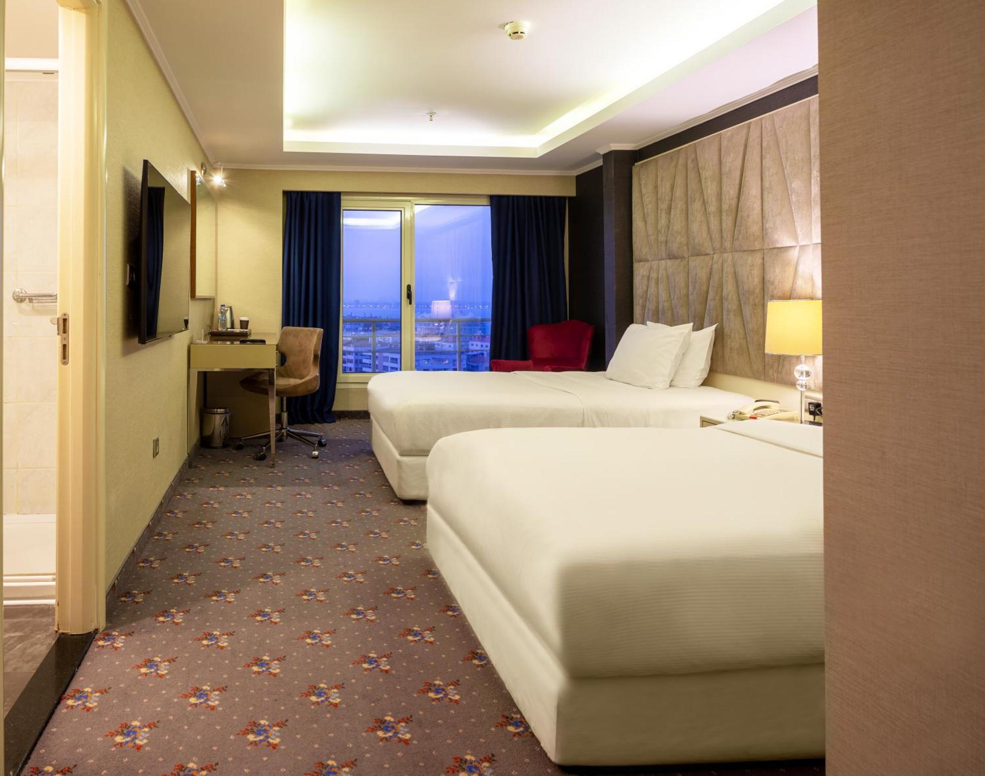 Hotel Doubletree By Hilton Izmir - Alsancak Exterior foto
