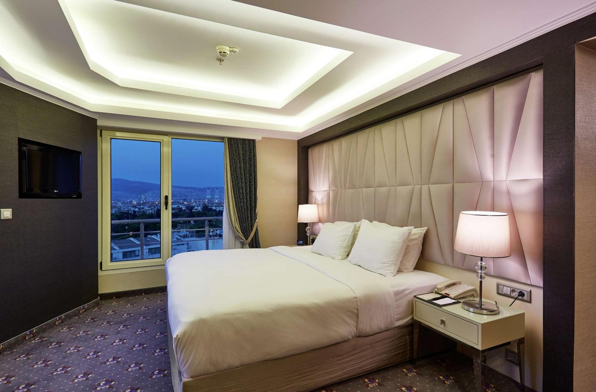Hotel Doubletree By Hilton Izmir - Alsancak Exterior foto