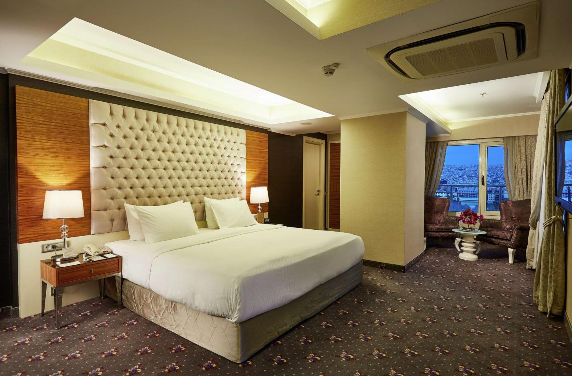 Hotel Doubletree By Hilton Izmir - Alsancak Exterior foto