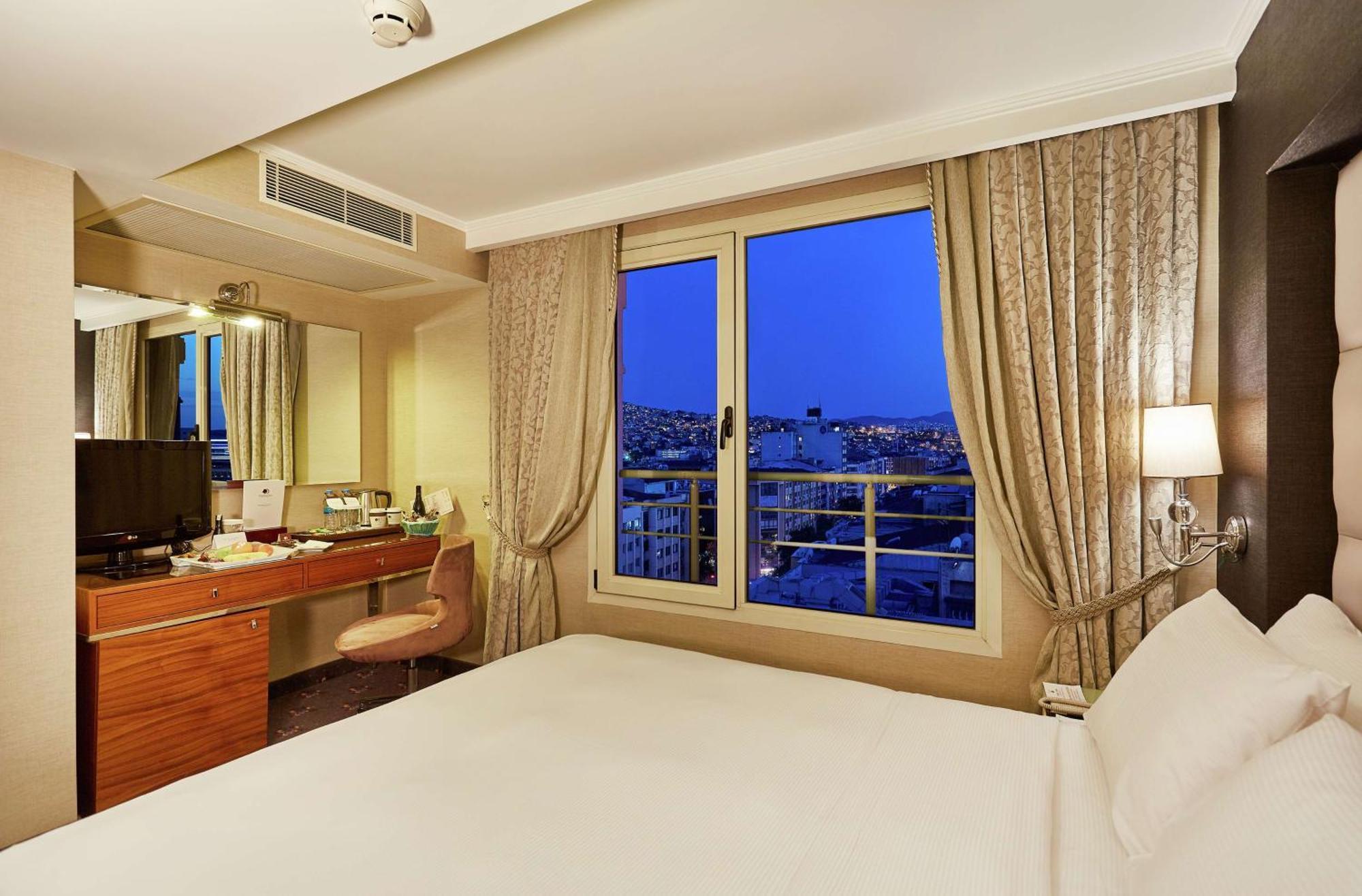 Hotel Doubletree By Hilton Izmir - Alsancak Exterior foto