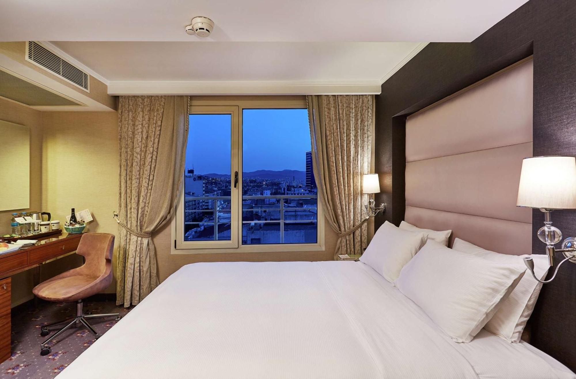 Hotel Doubletree By Hilton Izmir - Alsancak Exterior foto