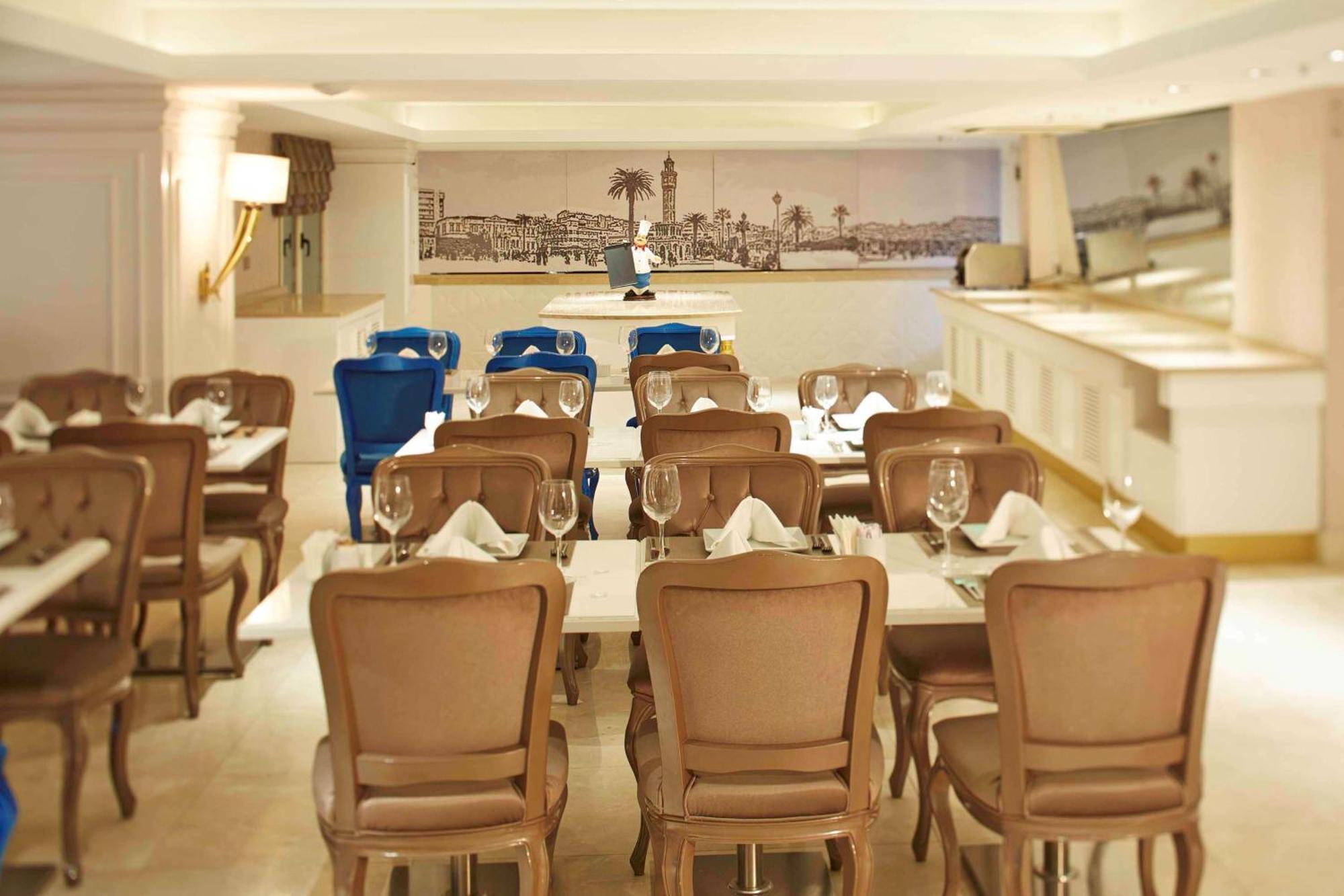 Hotel Doubletree By Hilton Izmir - Alsancak Exterior foto