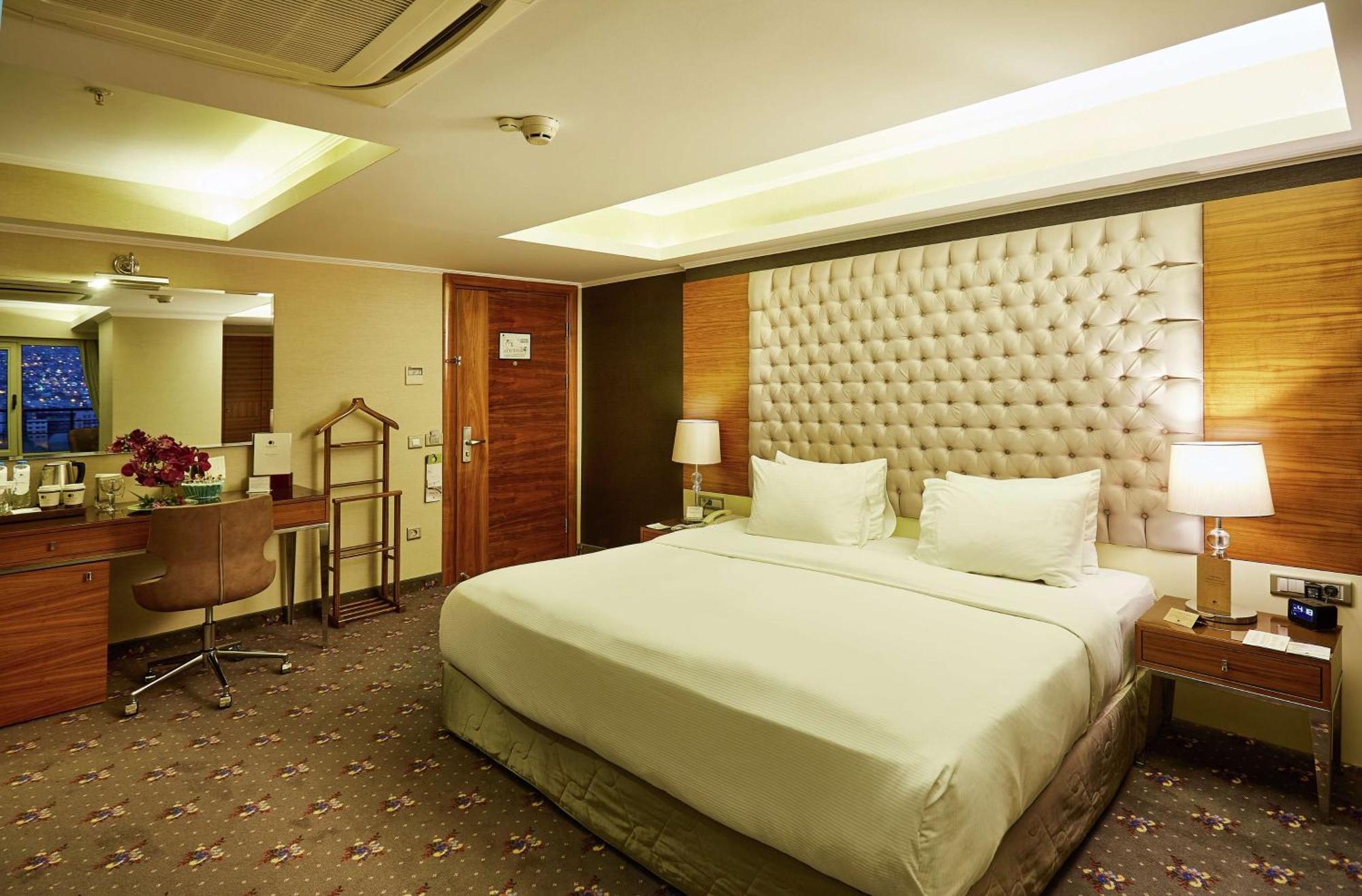 Hotel Doubletree By Hilton Izmir - Alsancak Exterior foto